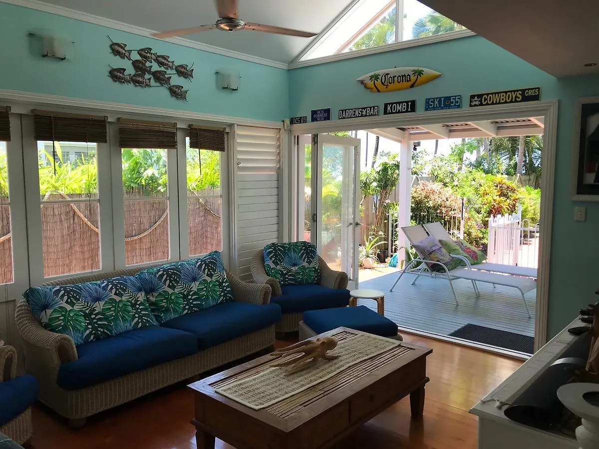 Beach House Cairns 0*,